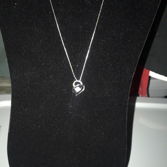 New sterling silver heart necklace beautiful - Picture 2 of 4